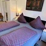 3-Room Karl-Heine